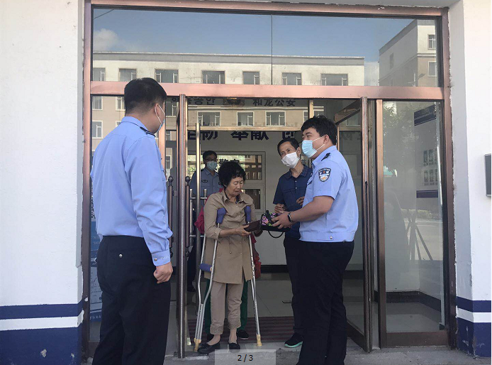 残疾人乘车遗失六千块看病钱 着急 民警帮着找，捡钱的人急着送 暖心